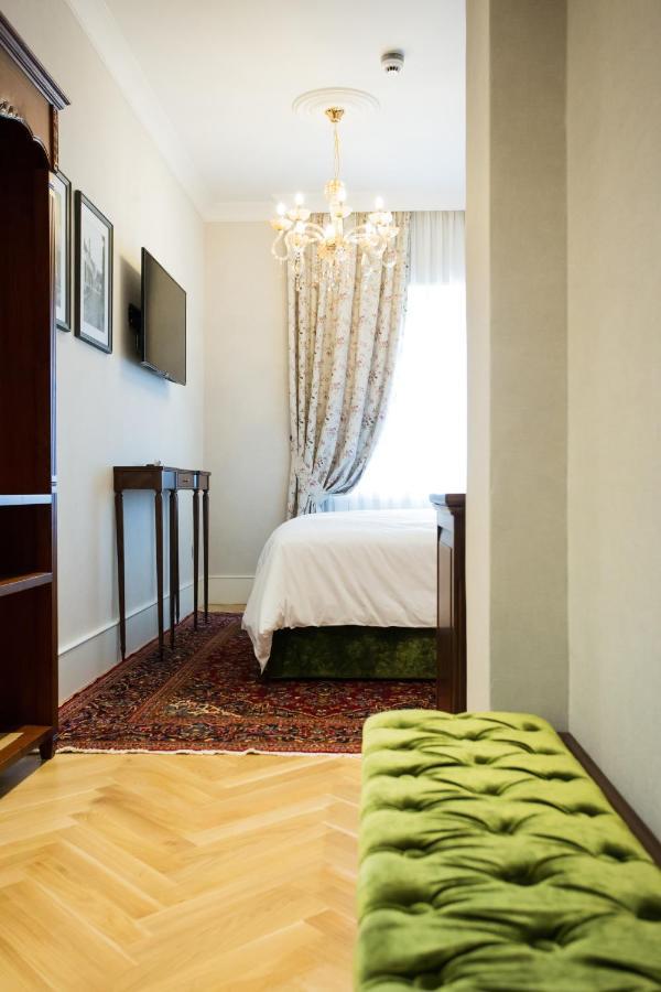 Ebel Boutique Hotel Tirana Bagian luar foto