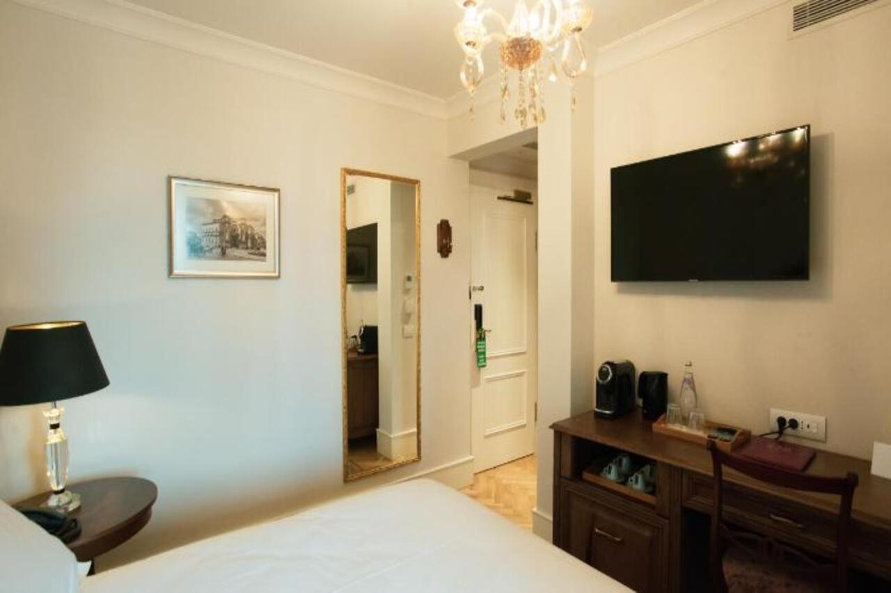 Ebel Boutique Hotel Tirana Bagian luar foto