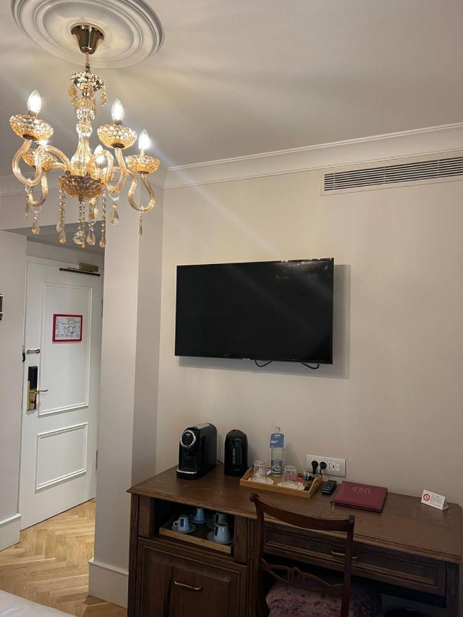 Ebel Boutique Hotel Tirana Bagian luar foto