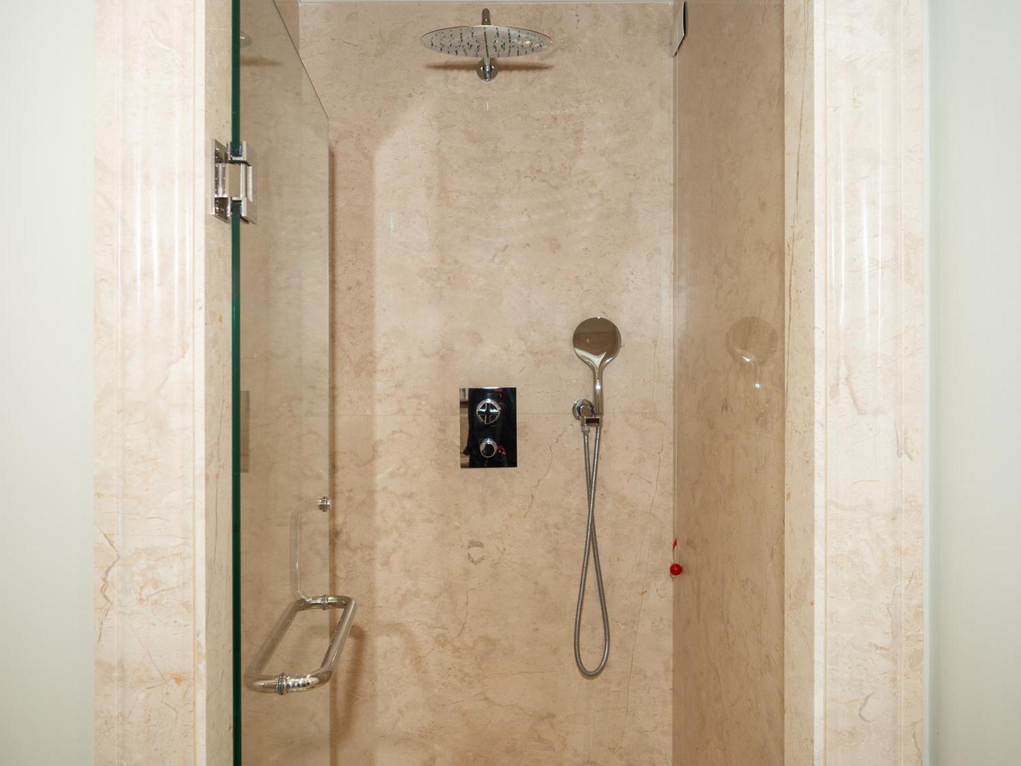 Ebel Boutique Hotel Tirana Bagian luar foto