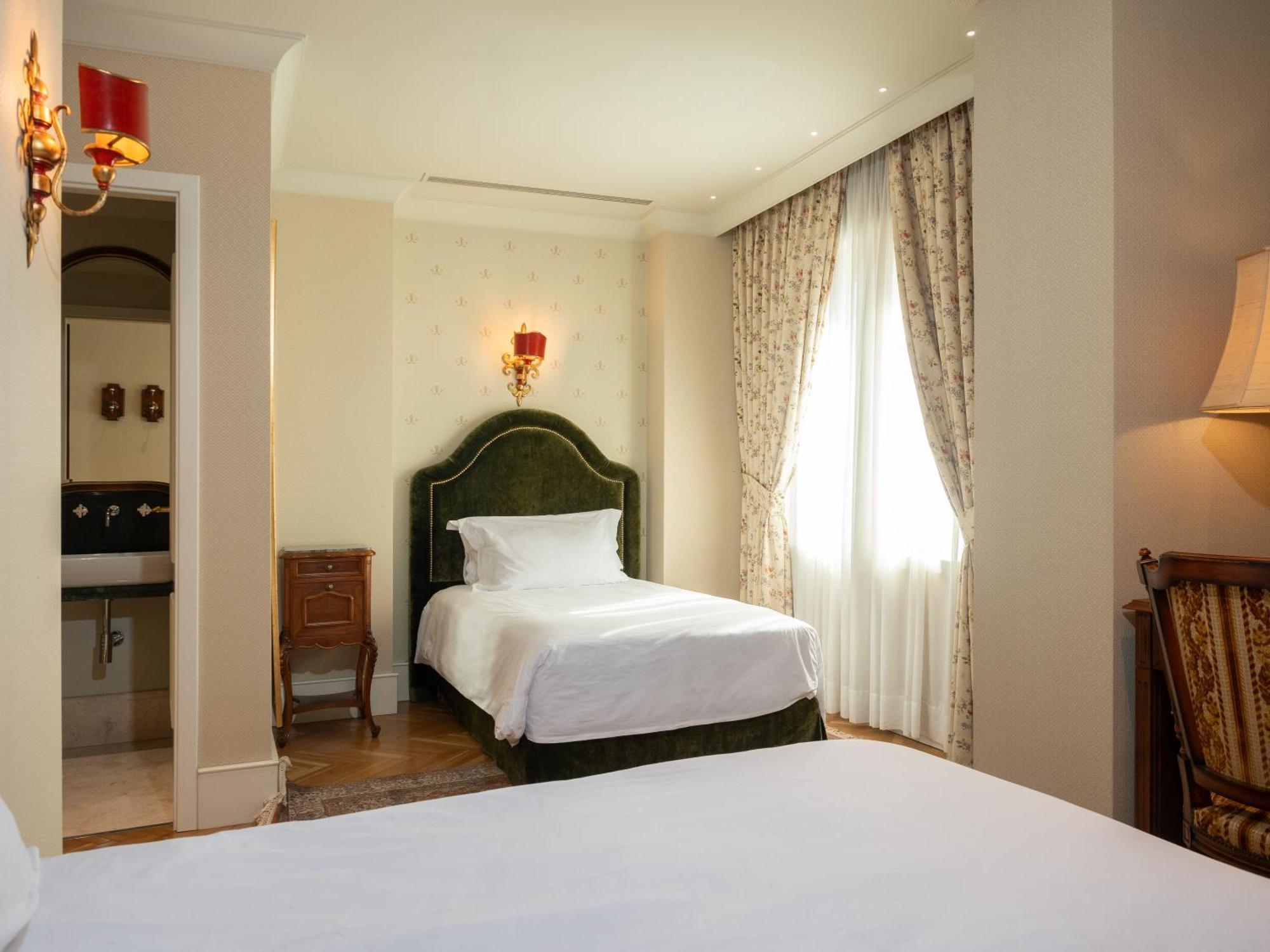 Ebel Boutique Hotel Tirana Bagian luar foto