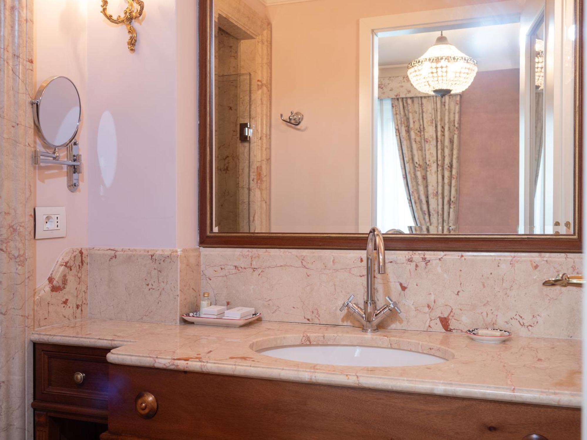 Ebel Boutique Hotel Tirana Bagian luar foto