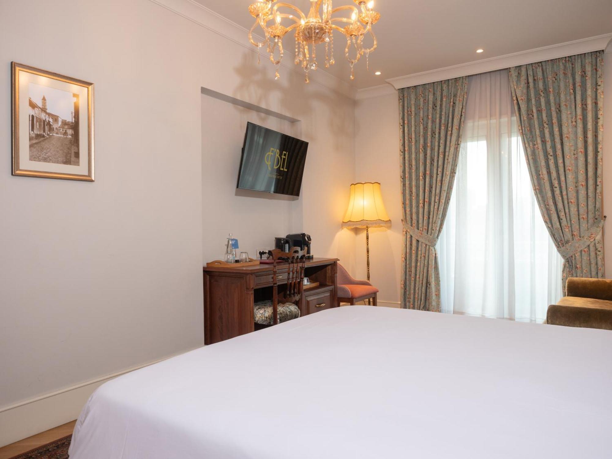 Ebel Boutique Hotel Tirana Bagian luar foto