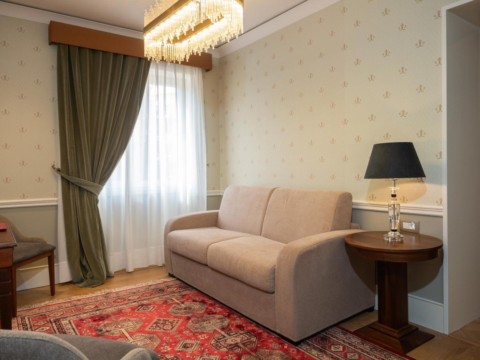 Ebel Boutique Hotel Tirana Bagian luar foto