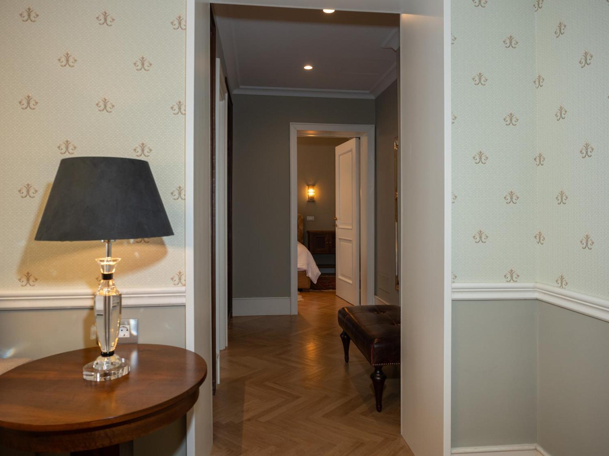 Ebel Boutique Hotel Tirana Bagian luar foto