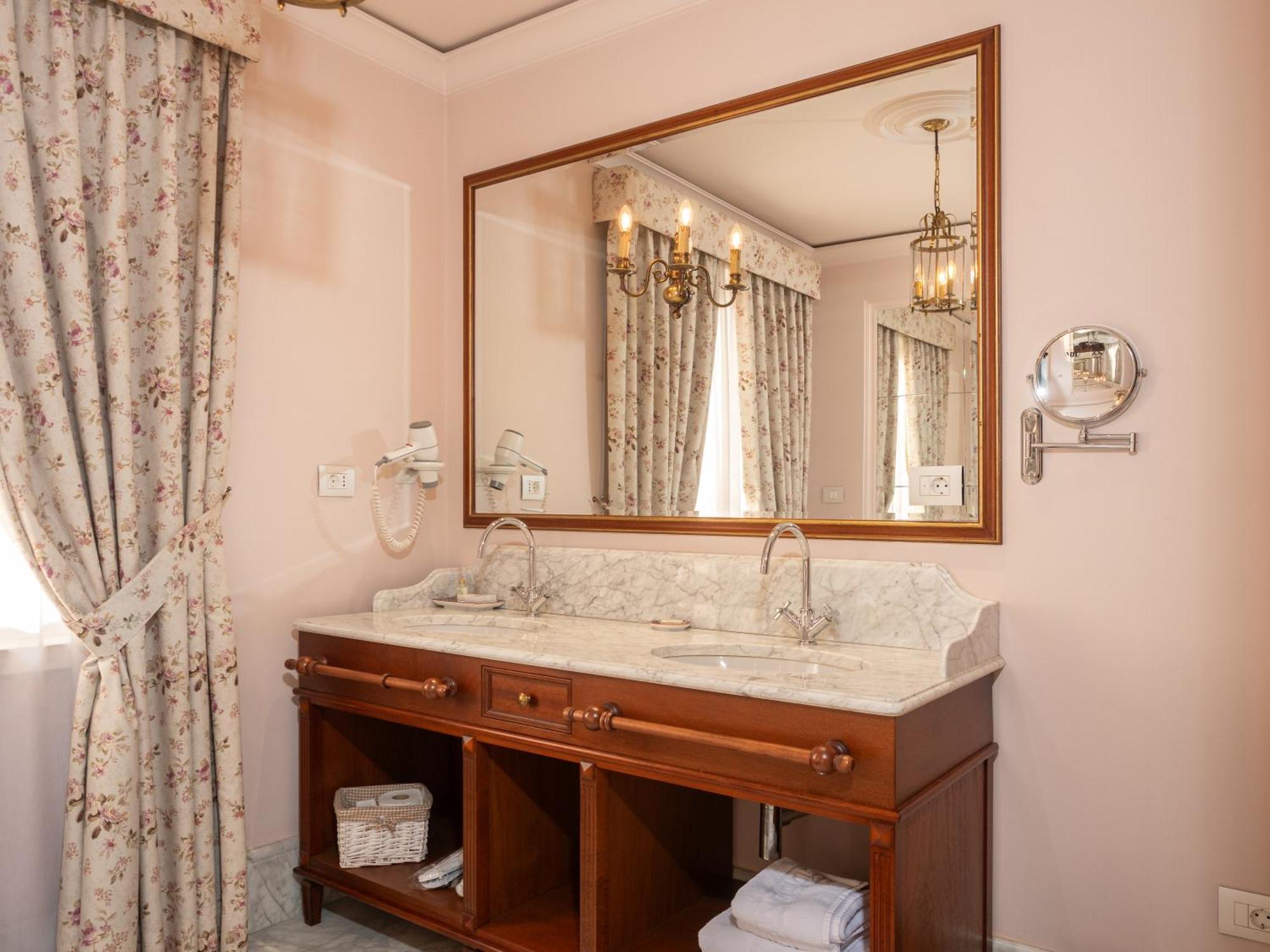 Ebel Boutique Hotel Tirana Bagian luar foto