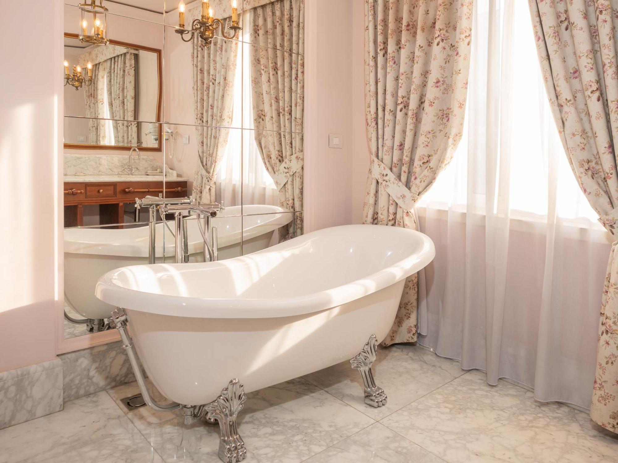 Ebel Boutique Hotel Tirana Bagian luar foto