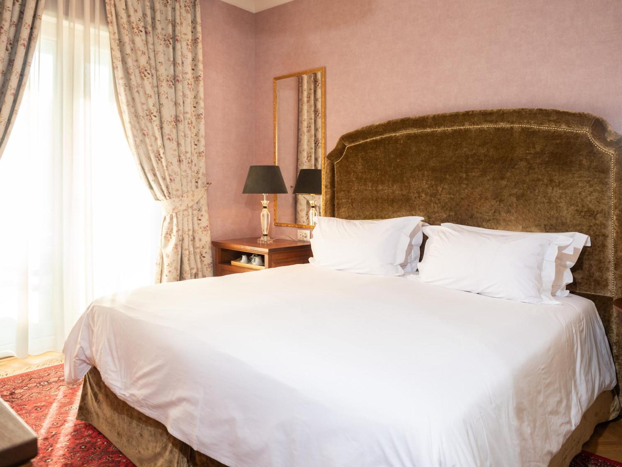 Ebel Boutique Hotel Tirana Bagian luar foto