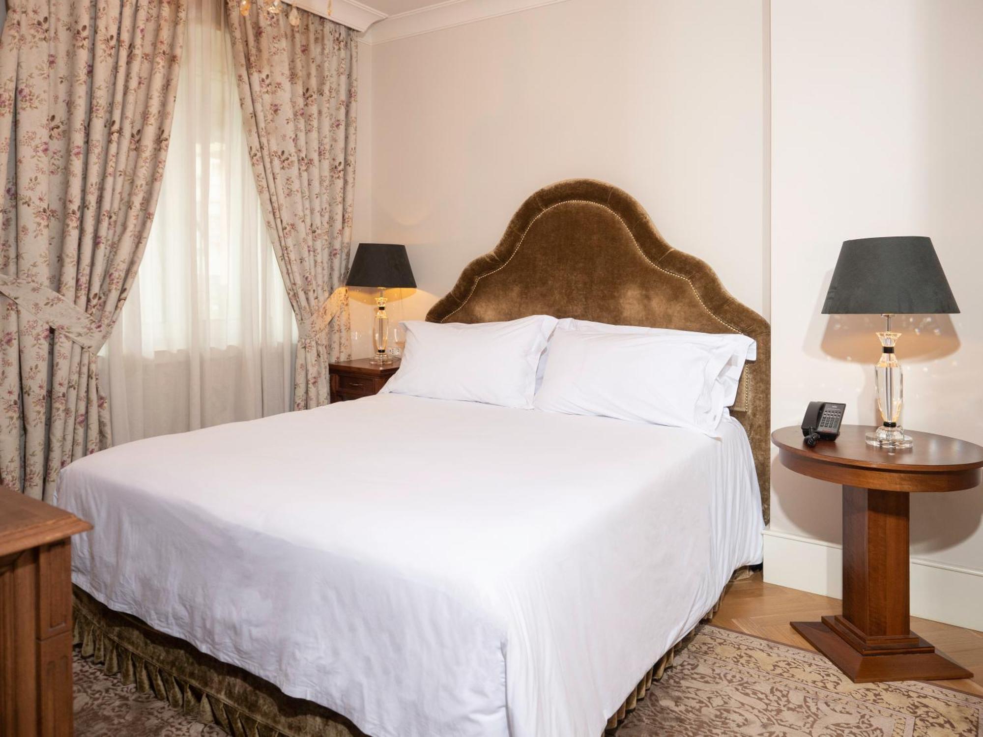 Ebel Boutique Hotel Tirana Bagian luar foto