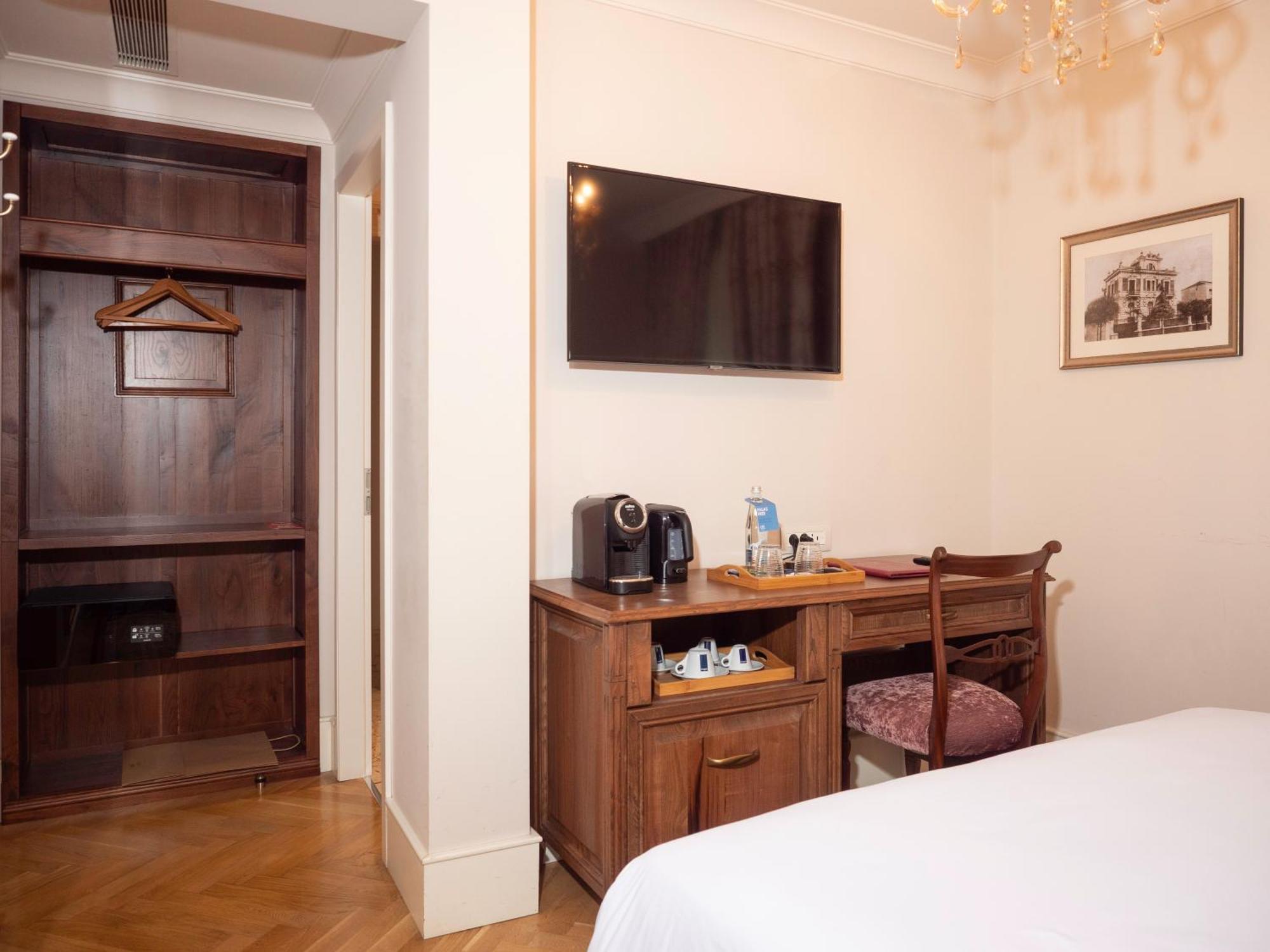 Ebel Boutique Hotel Tirana Bagian luar foto