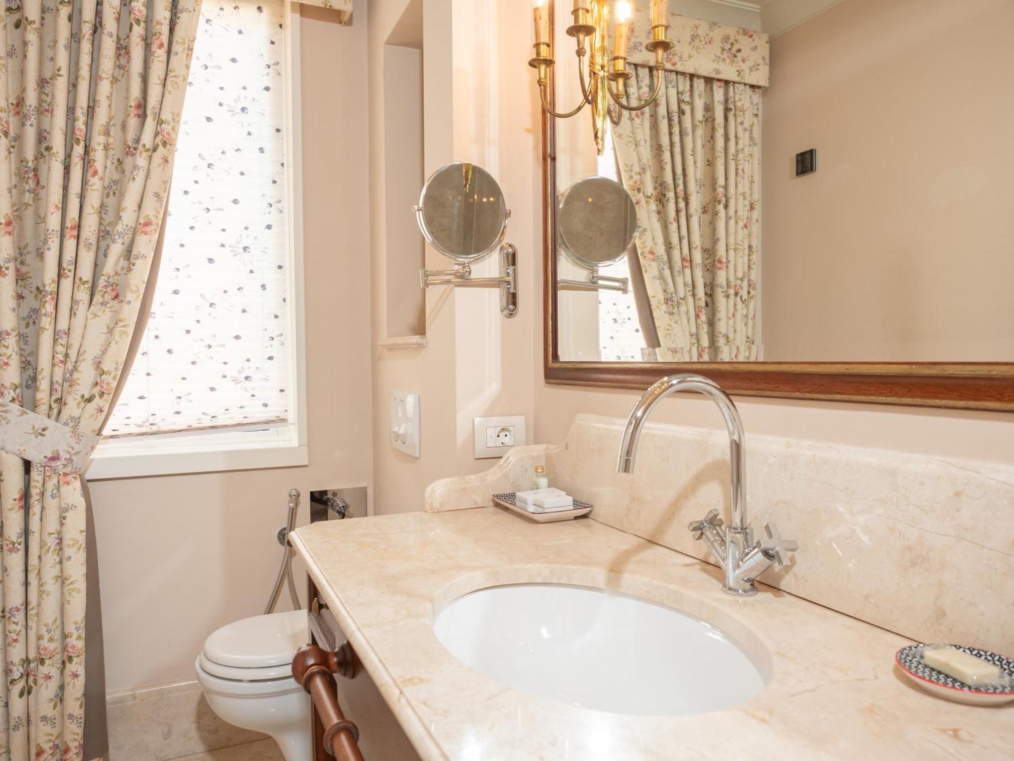 Ebel Boutique Hotel Tirana Bagian luar foto